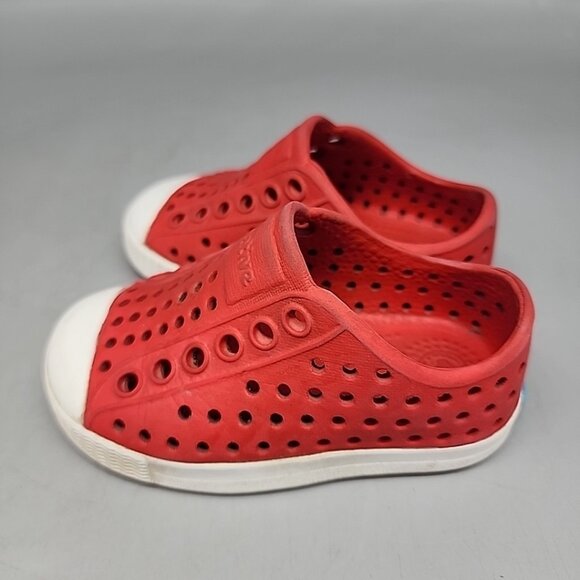 Toddlers Native Water Shoes Red Size 4 Slip On - Picture 2 of 5
